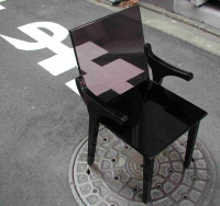 アクリル：椅子